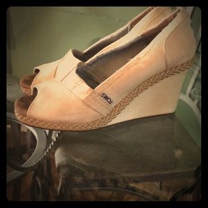 toms cream wedges